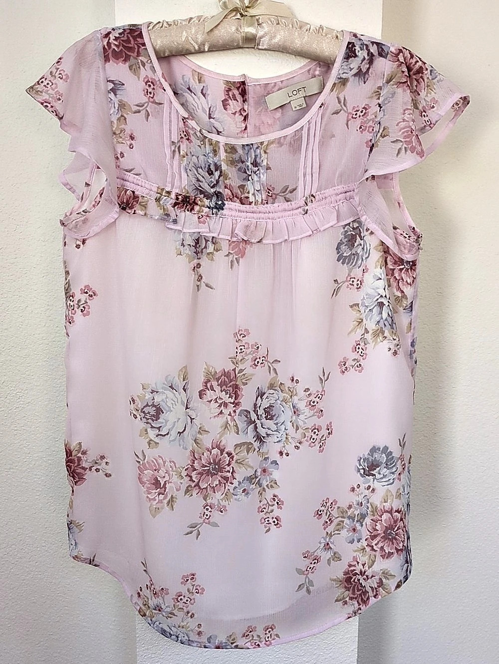 LOFT Pink Floral Flutter Sleeve Blouse in Pink